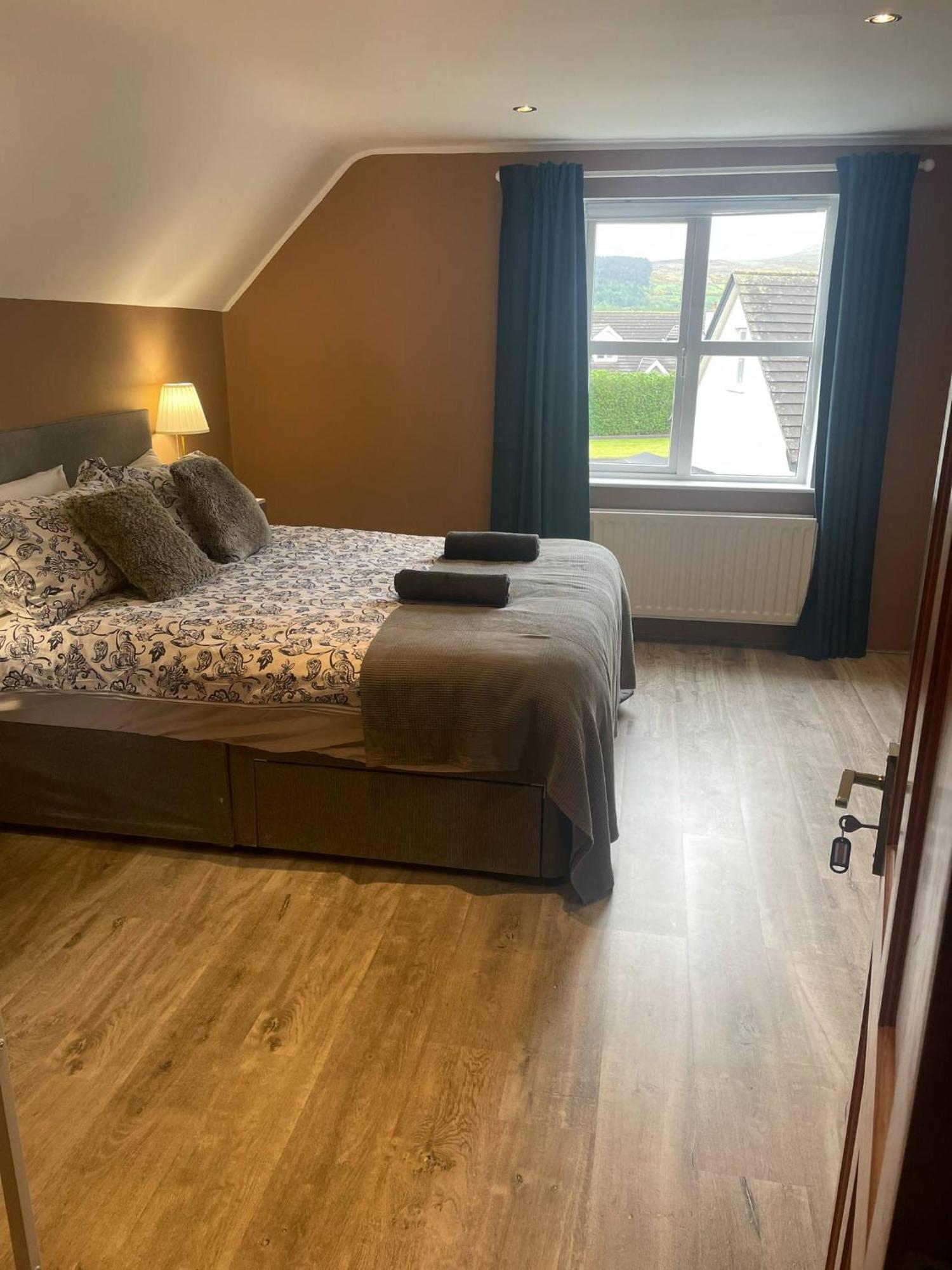 Wind Rose Rooms Ballycastle Esterno foto
